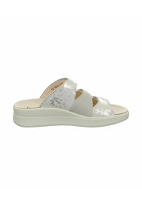 Wedge-Sandale mit Kreuzriemen-Design; hellgraues synthetisches Material mit floralem Muster. Gepolsterte Innensohle und dicke, weiße Laufsohle.
