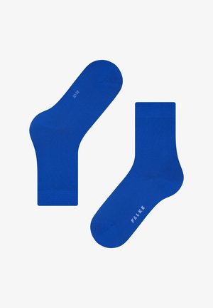 Calze di cotone blu con una texture liscia. Caratterizzate da un design semplice, presentano talloni e punte rinforzati, insieme al nome del marchio stampato.