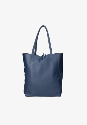 Marineblauwe leren tote bag met een gestructureerd oppervlak, open bovenkant en twee lange handvatten. Beschikt over een minimalistisch ontwerp zonder zichtbare hardware.