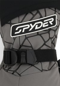 Combinaison de plongée grise et noire avec un motif géométrique texturé, comportant un logo SPYDER blanc et une sangle à boucle réglable noire.