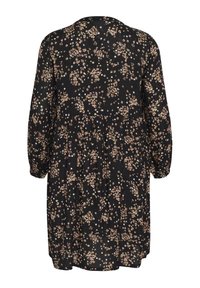 Robe florale noire à manches longues, avec une taille cintrée, et un motif de petites fleurs roses et blanches sur un fond sombre.