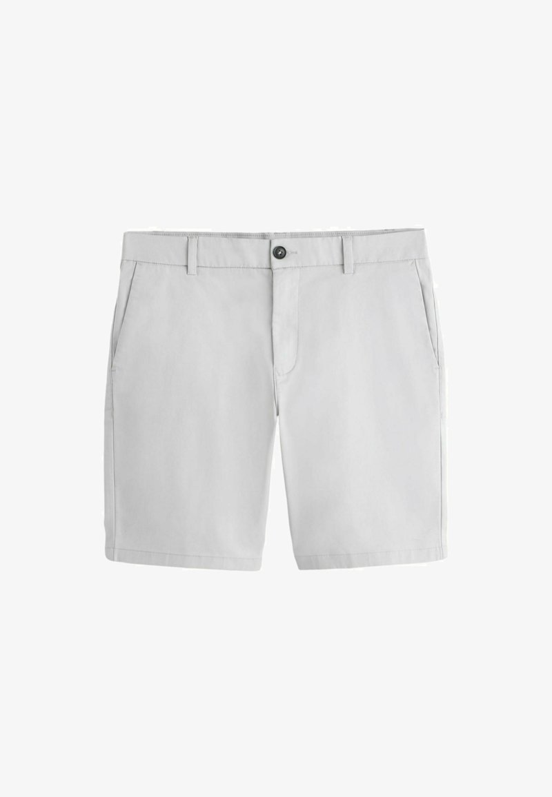 Shorts pour hommes gris clair avec bouton à l'avant, braguette zippée, passants pour ceinture et poches latérales sur un fond blanc.