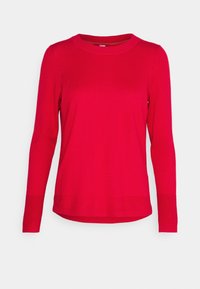 Pull rouge en maille à manches longues, col rond et poignets et bas côtelés, présenté sur un fond uni gris clair.