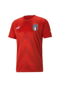 Červený sportovní dres z lehkého materiálu s klikatým vzorem, logem PUMA a znakem národního týmu Itálie.