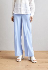 b.young - WIDE LEG PANTS - Nadrágok - vista blue Miniatűr kép 1