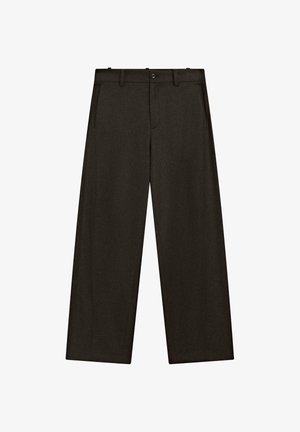 Weite Hose aus dunklem Stoff, mit flachem Frontbereich, Gürtelschlaufen, zwei Seitentaschen und klassischem Knopfverschluss.
