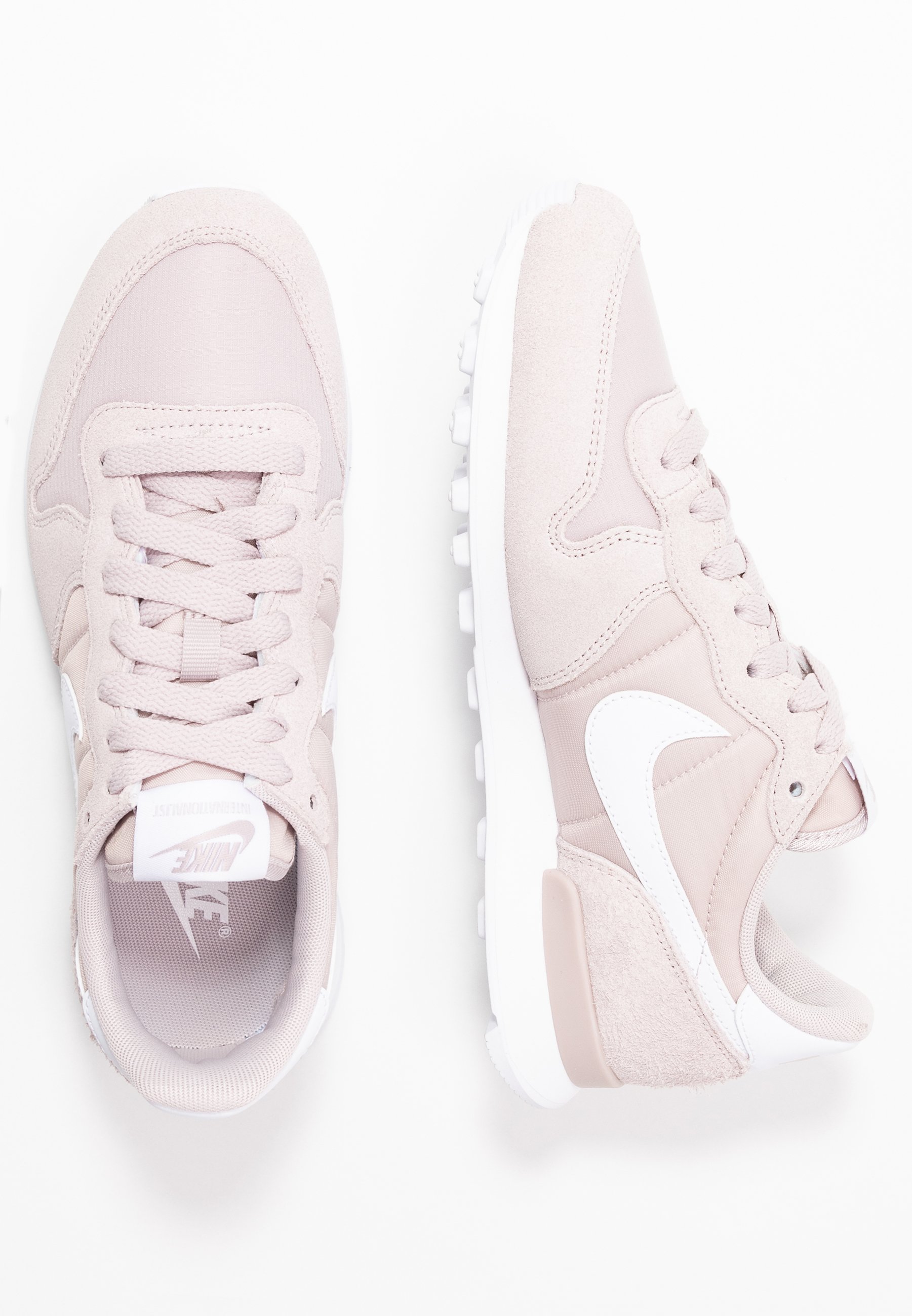 nike internationalist purple