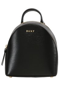 Mini-sac à dos DKNY en cuir noir texturé avec fermeture éclair dorée, poignée supérieure et logo doré centré près du haut à l'avant.