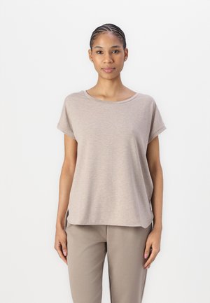 Beige T-Shirt mit kurzen Ärmeln, Rundhalsausschnitt und lockerer Passform, aus weichem Stoff gefertigt. Seitenschlitze verbessern den Komfort und die Atmungsaktivität.