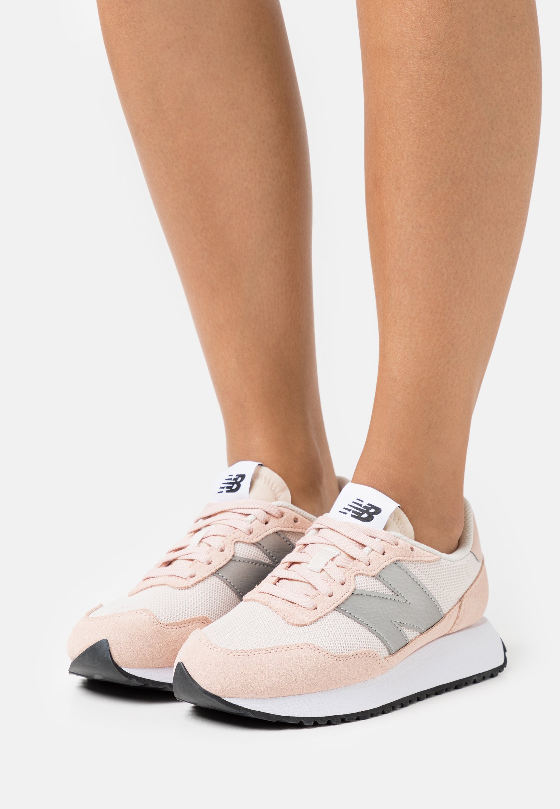 new balance 697 homme pas cher