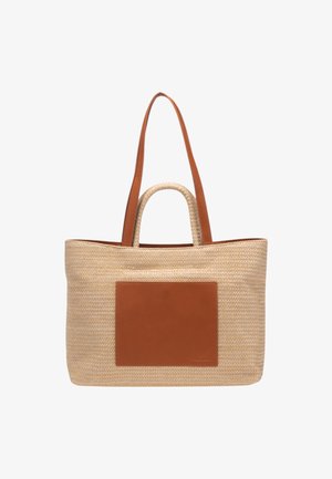 Torebka na ramię wykonana z naturalnego materiału plecionego, z gładką brązową skórzaną łatą i uchwytami. Posiada przestronny design i teksturowaną powierzchnię.