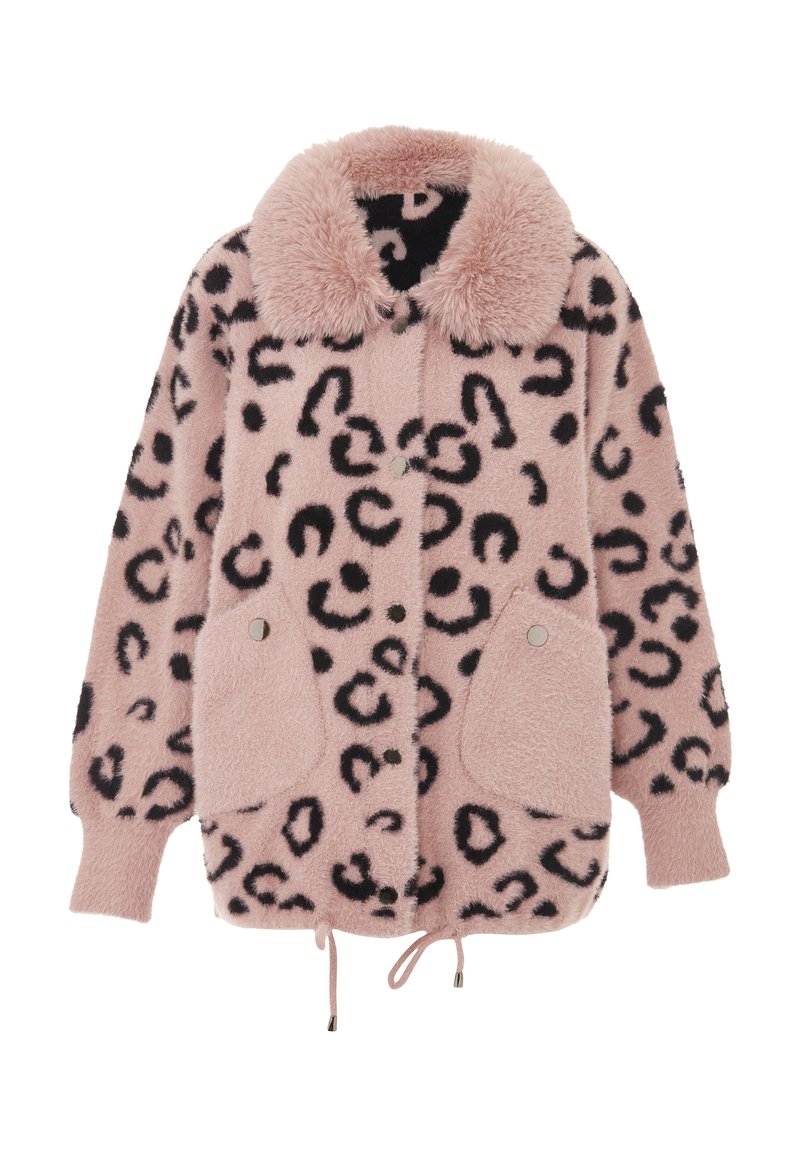 Rosa fuskpälsjacka med svart leopardmönster, med krage, två framfickor och dragsko i fållen. Mjuk textur.