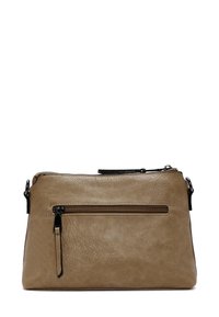 Borsa a spalla in pelle tan con chiusura zip, tasca anteriore con zip e strappo regolabile. Presenta una finitura testurizzata e un design minimalista.