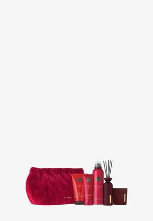 LARGE BATH & BODY GIFT SET - THE RITUAL OF AYURVEDA - SWEET / NUTTY - SWEET ALMOND OIL & INDIAN ROSE - Bath and Body Set
