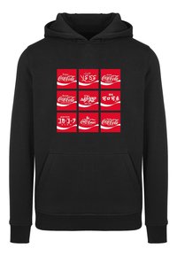 Felpa nera con cappuccio caratterizzata da una griglia di loghi Coca-Cola rossi in varie lingue. Il design presenta una tasca frontale e polsini e orlo a coste.