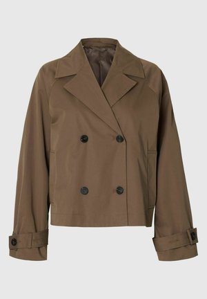 Veste marron courte à double boutonnage avec larges revers, boutons noirs, manches longues et poignets à boutons.