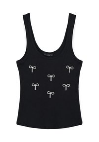 Top in cotone nero a costine con spalline larghe, decorato con sei applicazioni a forma di fiocco in strass bianchi sulla parte anteriore. Tessuto liscio, design aderente.