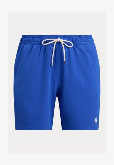 Short de bain bleu pour homme avec ceinture élastique et cordon blanc, avec un petit logo blanc de joueur de polo sur la jambe inférieure droite.