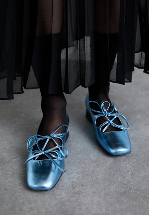 ISABEL - Klassikalised kontsakingad - blue