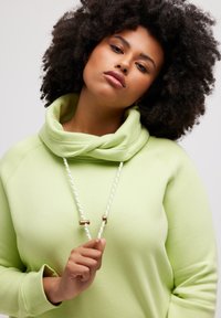 Ulla Popken MIT STEHKRAGEN RAGLANFORM LANGE ÄRMEL  - Sudadera - khaki