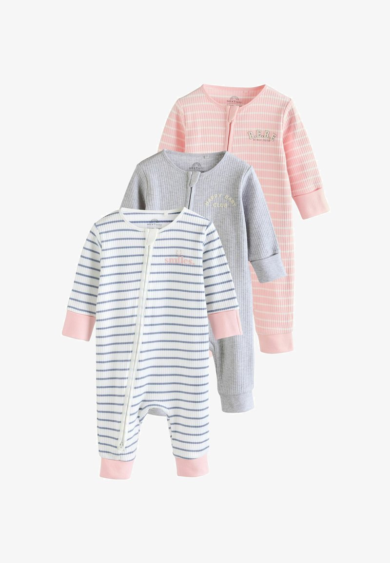 Trois bodies bébé à manches longues avec fermetures éclair à l'avant en rose, gris et blanc avec des rayures bleues, chacun avec un petit texte brodé sur la poitrine.
