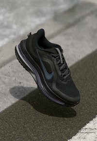 Nike Performance PEGASUS PREMIUM - Tenisice za cestovno trčanje - black/metallic silver