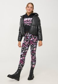 Terranova VITA ALTA CON STAMPE GRAFFITI - Leggings - nero