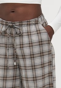 ONLY Tall ONLISADORA LIFE PULL WIDE  - Hlače - medium grey melange
