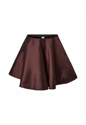 Gonna di raso marrone con design svasato, caratterizzata da una texture liscia e un orlo ampio, rifinita con una cintura elastica nera.