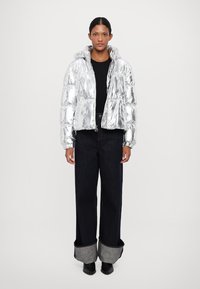 MICHAEL Michael Kors HOODED HIGH SHINE JACKET - Casaco de inverno - metallic silver