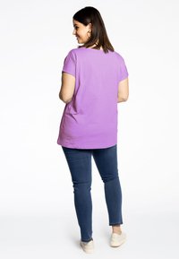 YOEK T-shirt basic - light purple