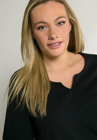 Ulla Popken A-LINIE HALBARM - Triko s potiskem - black