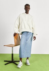 Nike Sportswear HOODIE - Jersey con capucha - off-white