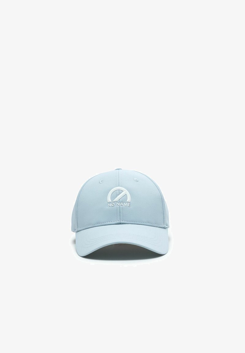 Casquette de baseball bleu clair avec logo brodé représentant un cercle barré d'une ligne diagonale et le texte "NO NAME" sur le devant.