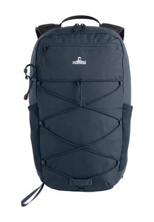 Dunkelblauer Stoffrucksack mit strukturierten Oberflächen, vorderer Reißverschlusstasche und elastischem Kordeldesign. Mit gepolsterten Schulterriemen und einem Griff an der Oberseite.