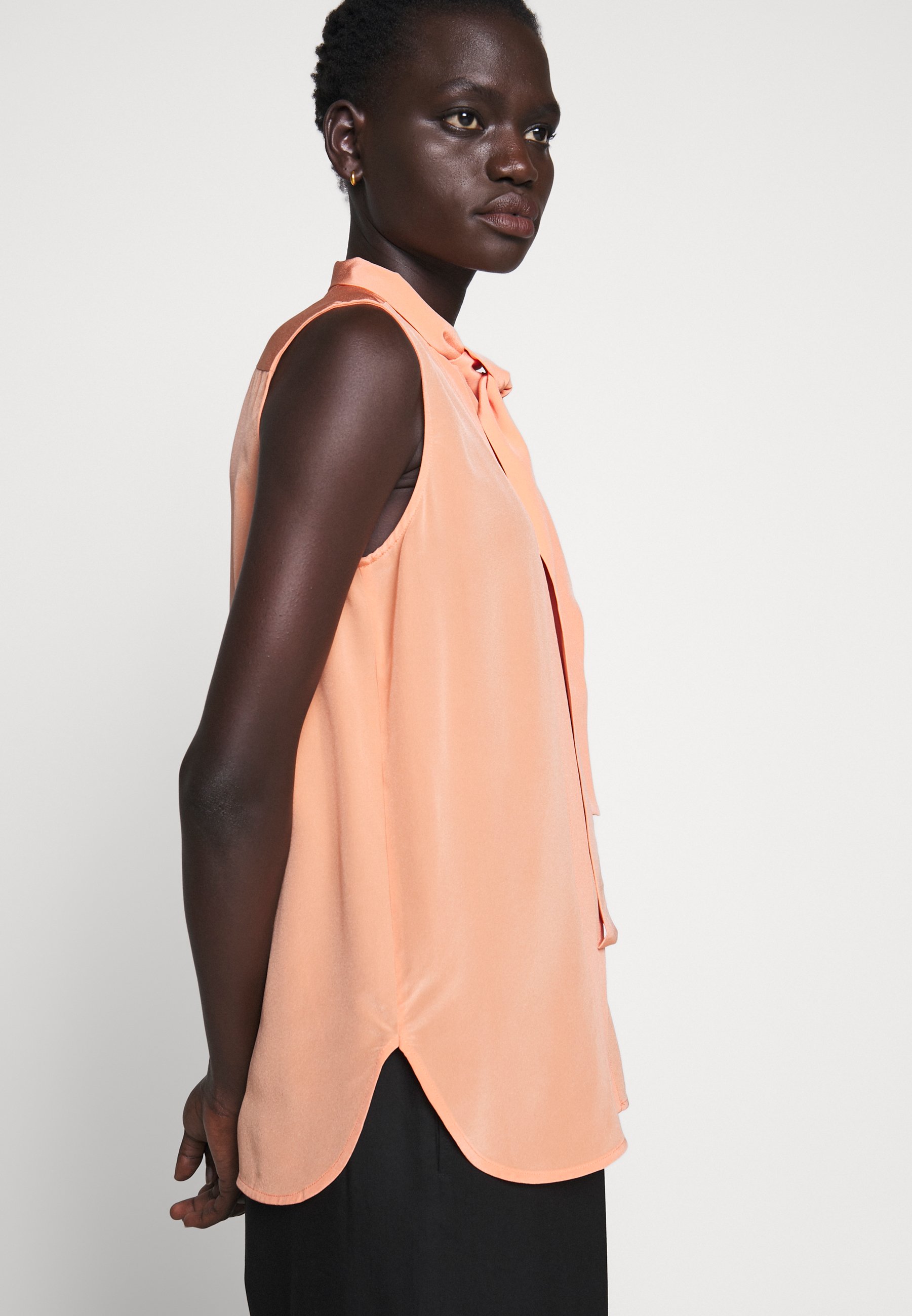 Club Monaco SLEEVELESS TIE NECK Bluser canyon Zalando.no Club Monaco SLEEVELESS TIE NECK - Bluser - canyon