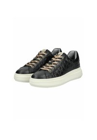 Schwarze Sneakers mit einer gesteppten Textur, hellgrauen Sohlen und beigen Schnürsenkeln. Verfügt über eine glatte Leder-Zehenkappe und Seitenpaneele.