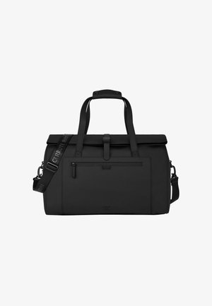 Zwarte grote weekendtas met dubbele handvatten, verstelbare schouderriem, voorvak met rits en een gesp aan de bovenkant.