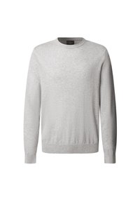 Suéter de punto gris claro con escote redondo, mangas largas y puños y dobladillo acanalados. Textura suave, diseño minimalista, sin patrones visibles.