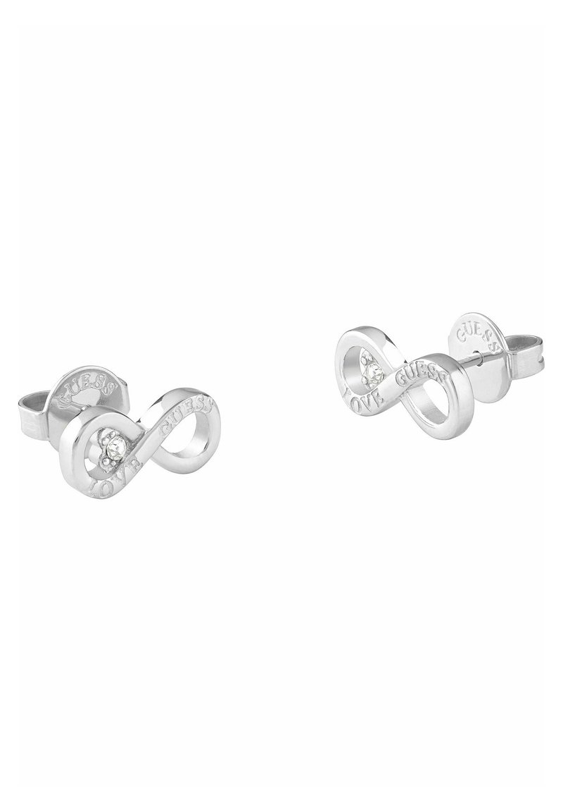 Orecchini a bottone in argento a forma di infinito, con incisioni delle parole "LOVE" e "GUESS", e un piccolo gemma trasparente al centro.