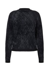 Schwarzer, flauschiger Pullover mit langen Ärmeln, gerippten Ärmelabschlüssen und Saum, der auf der Rückseite ein dezentes Rautenmuster aufweist.