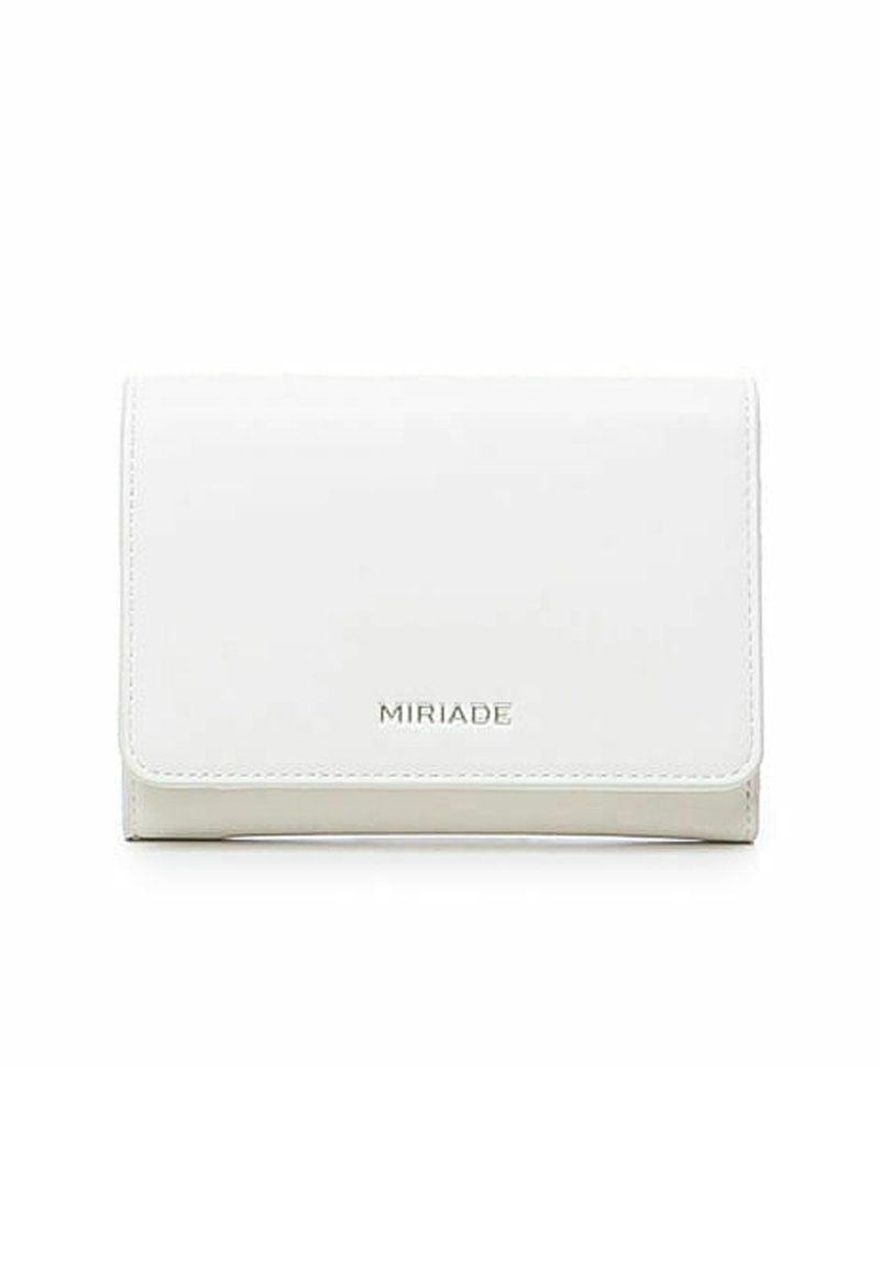 Portafoglio in finta pelle bianca con pattina pieghevole, logo "MIRIADA" in rilievo nella parte anteriore e una texture liscia. Forma rettangolare compatta.