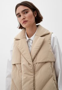 s.Oliver BLACK LABEL MET EEN REVERSKRAAG - Weste - beige