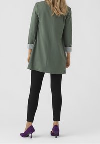 Vero Moda Bleiseri - mottled green