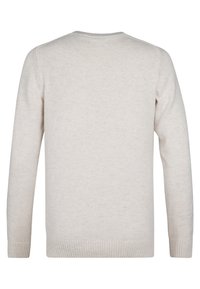 Lichtbeige sweater met een ronde halslijn, lange mouwen, ribgebreide manchetten en onderkant, en een zachte, gestructureerde brei afwerking.