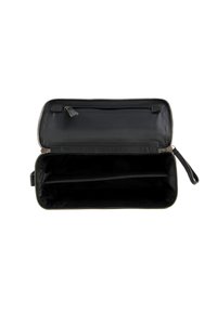 Svart glidelås lommebok med en jevn overflate, som har en romslig innside med to rom og en liten glidelåslomme for ekstra organisering.