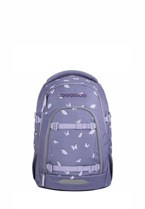 Lila Rucksack mit Schmetterlingsmustern, Reißverschlussfächern, verstellbaren Gurten und verstärktem Boden. Robuster Stoff mit glatter Oberfläche.