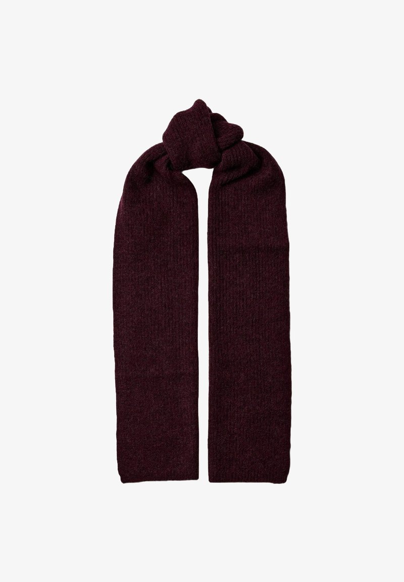 Bordeaux strikket tørklæde med ribbet struktur og en snoet knude i den ene ende. Lang, rektangulær form, lavet af blødt stof.