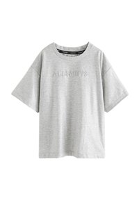 Šedé tričko s krátkým rukávem vyrobené z měkkého materiálu. Má kulatý výstřih a reliéfní text "ALLSAINTS" na přední straně.