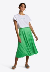 Rich & Royal MIT WEICHEM FALL - Veckad kjol - spring bouquet green